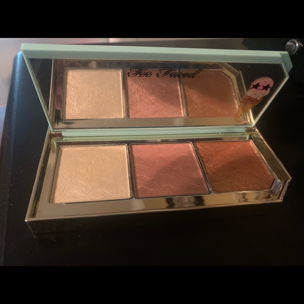 Too faced highlighting palette